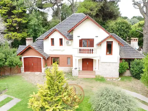 Casa 5 ambientes con 3 baños