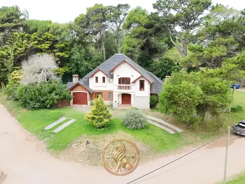 Alquiler casa Pinamar Barrio Lasalle pileta