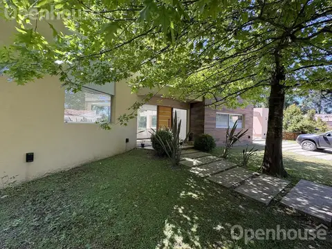 Casa 5 ambientes con 3 baños