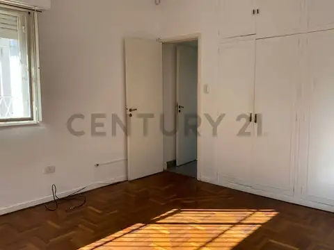 Casa de 2 Dormitorios y Parque en Venta en Villa Elisa