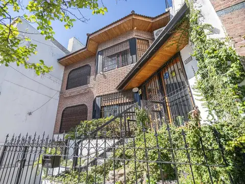 Hermosa Casa 4 amb en Parque Chacabuco 