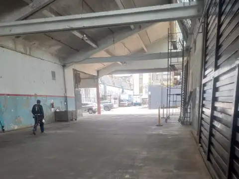 ALQUILER – AMPLIO GALPÓN / DEPÓSITO EN PARQUE INDUSTRIAL – FLORIDA OESTE