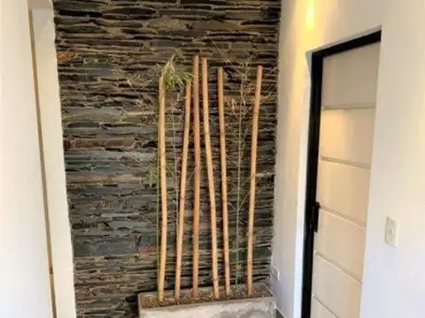 E. MORELLO 2914. Entre Diego pombo y La crujia