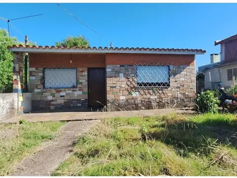 Venta de Casa con Terreno 2 Dormitorios en Pando.