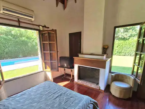 Casa en Alquiler con 2 cocheras