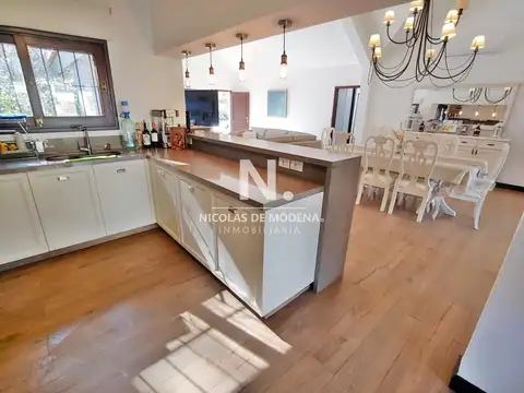 Casa ideal para quienes buscan un hogar espacioso y lleno de comodidades para disfrutar en cualquier temporada