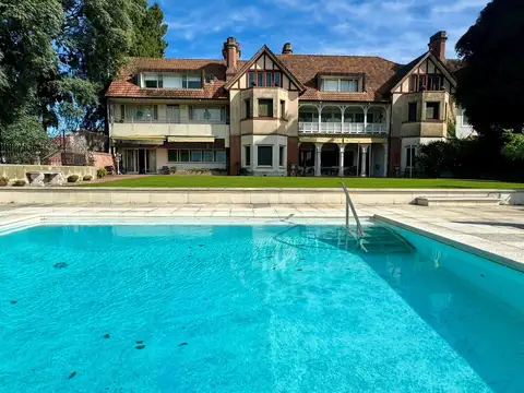 Casa en Venta con 4 cocheras