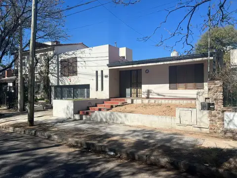 CASA A RECICLAR BARRIO PARQUE VELEZ SARSFIELD  - IDEAL PARA RENTA