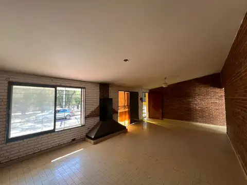 Casa 10 ambientes con 3 baños