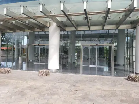 Excelente Piso de oficinas en Torre de Las Naciones Bourdier al 600