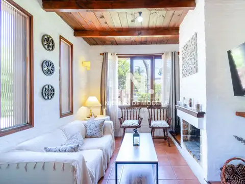 Casa 4 ambientes con 2 baños