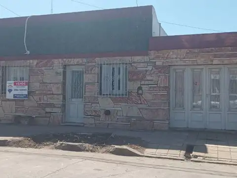 VENDO CASA 2 DORMITORIOS GARAGE PATIO