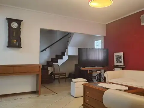 Casa 3 plantas Apta Uso Profesional y  Comercial Lavalle 451