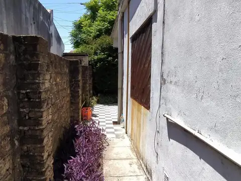 Casa 3 ambientes de 311 mts2 con gran fondo libre.