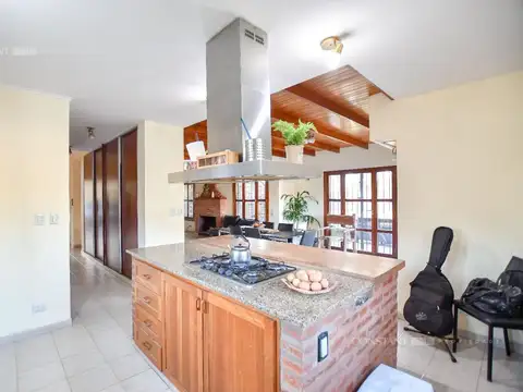 Casa 4 ambientes con 4 baños