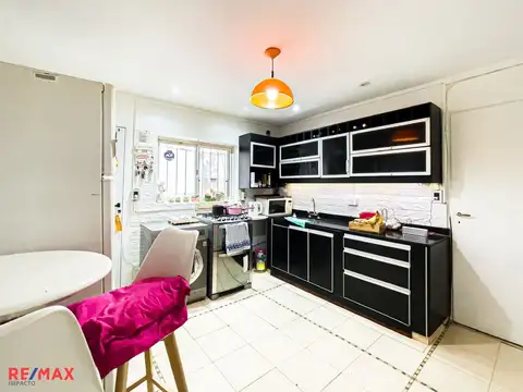 Casa 6 ambientes con 1 baño