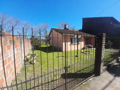 Casa 4 ambientes con 1 baño