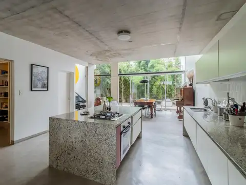 Casa 4 ambientes con 3 baños