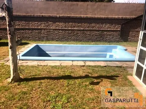 Casa 4 ambientes con 2 baños