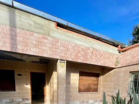 Casa 3 dormitorios Ameghino escritura