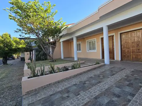 Casa en Venta, A METROS DE COLEGIOS, CLUBES, PLAYA