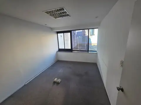 Oficina en Alquiler con 1 cochera