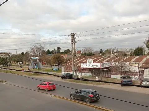 Local en Venta Via Púb.