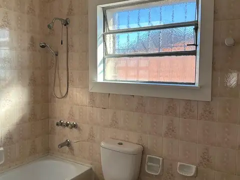 VENTA EN BLOQUE CASA MAS LOCALES EN QUILMES