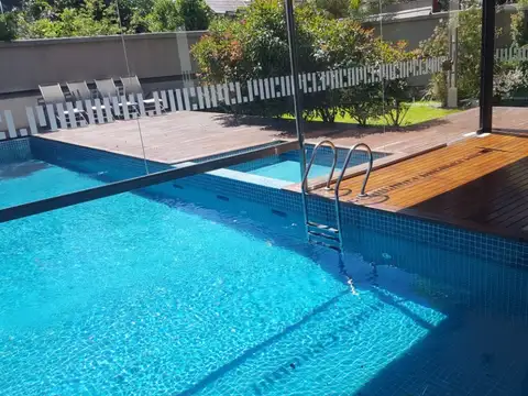 Amplio Piso con 3 cocheras