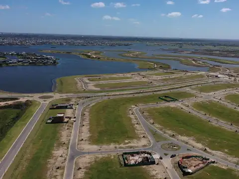 Av. de los Lagos al 1625