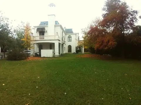 Casa 6 ambientes con 2 baños