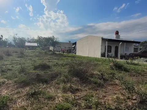 VENDO GRAN TERRENO MUY CERCA DEL CENTRO EN ESQUINA (CTES).