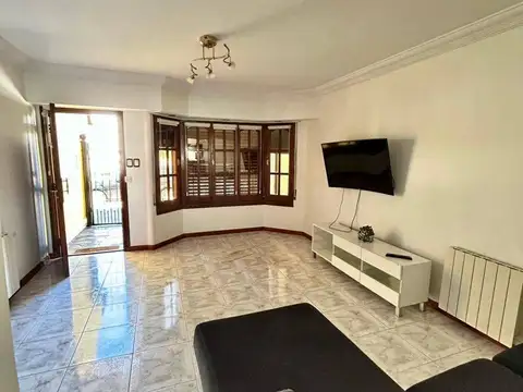 EN ALQUILER. Casa de tres dormitorios en Espora al 400. Punta