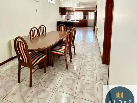 Casa en Alquiler con 1 cochera