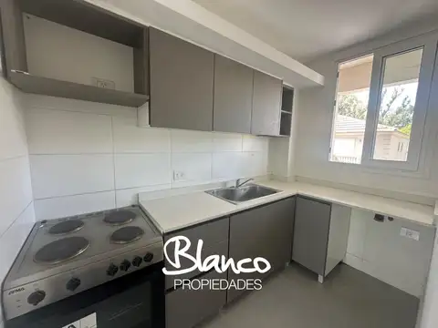 Departamento en Alquiler en Saravi Village, $ 950.000