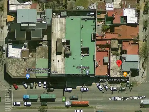 Avenida Hipólito Yrigoyen y Uruguay