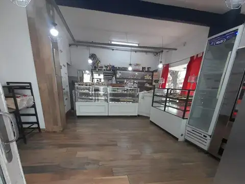 Avenida Hipólito Yrigoyen y Uruguay