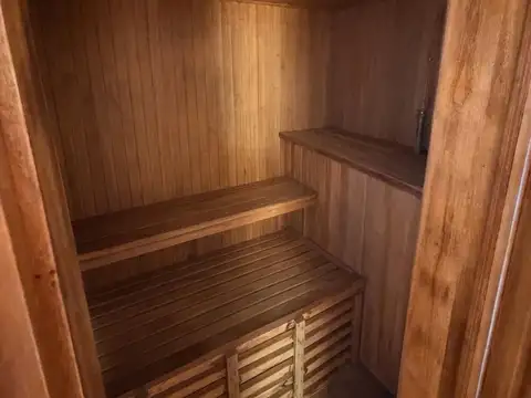 Casa 8 ambientes con 5 baños