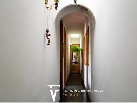 Casa 7 ambientes con 2 baños
