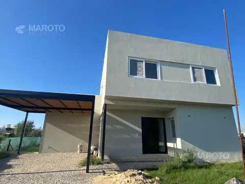 Casa 6 ambientes con 4 baños