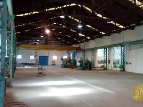 VENDO GALPÓN C/AMPLIO TERRENO - Único en Santo Tomé