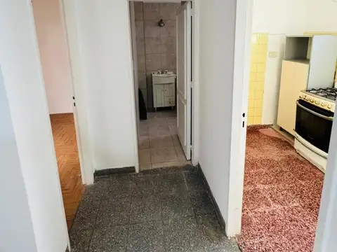 Besares 2600, Piso 1