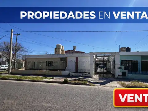 VENTA COMPLEJO DE 3 CASAS B° CALIFORNIA CON RENTA