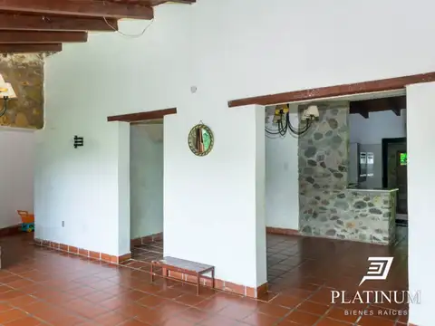 Casa 5 ambientes con 2 baños