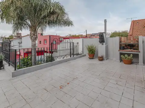 VENTA CASA 4 AMBIENTES OLIVOS CON JARDIN Y TERRAZA, APTO CRÉDITO