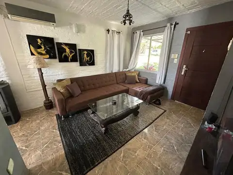 Casa 5 ambientes con 1 baño