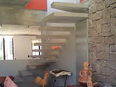 Casa en Alquiler con 1 cochera