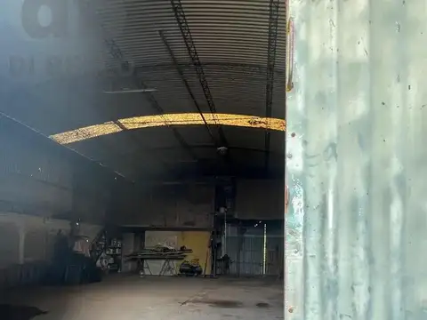 Galpón sobre calle de mucha circulacion