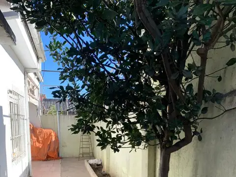 Juan José Paso 300, Piso PB