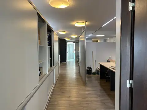 Oficina 6 ambientes con 2 baños